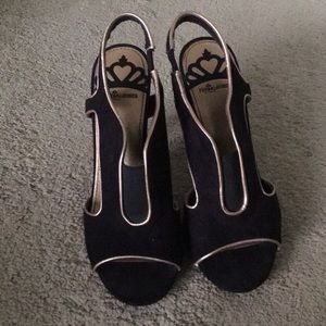 Fegalicious Peep Toe Pumps